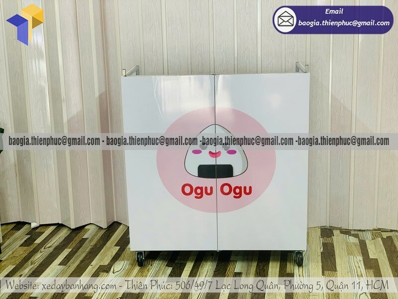 quầy bán cơm nắm vỉa hè