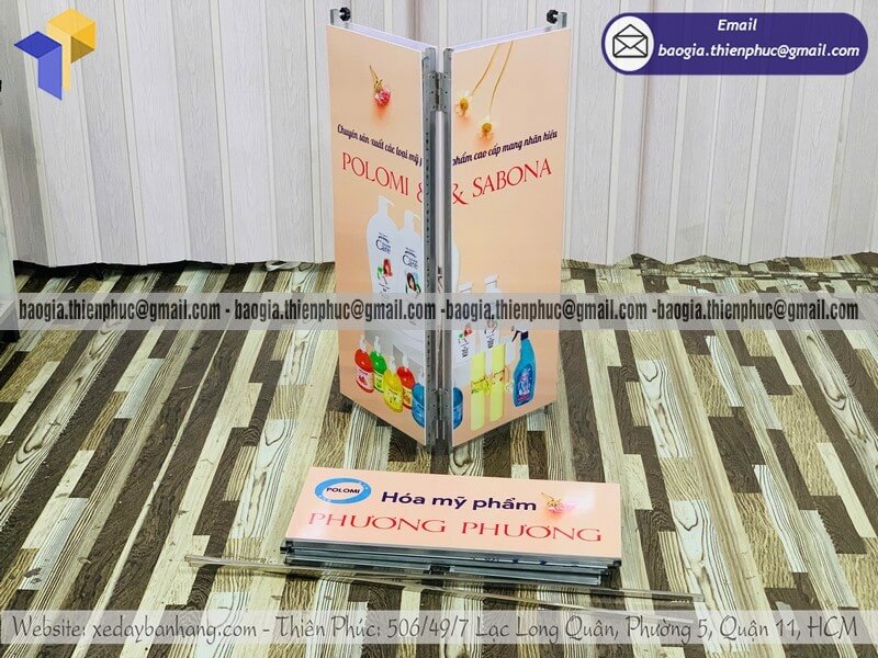 quầy trưng bày sản phẩm